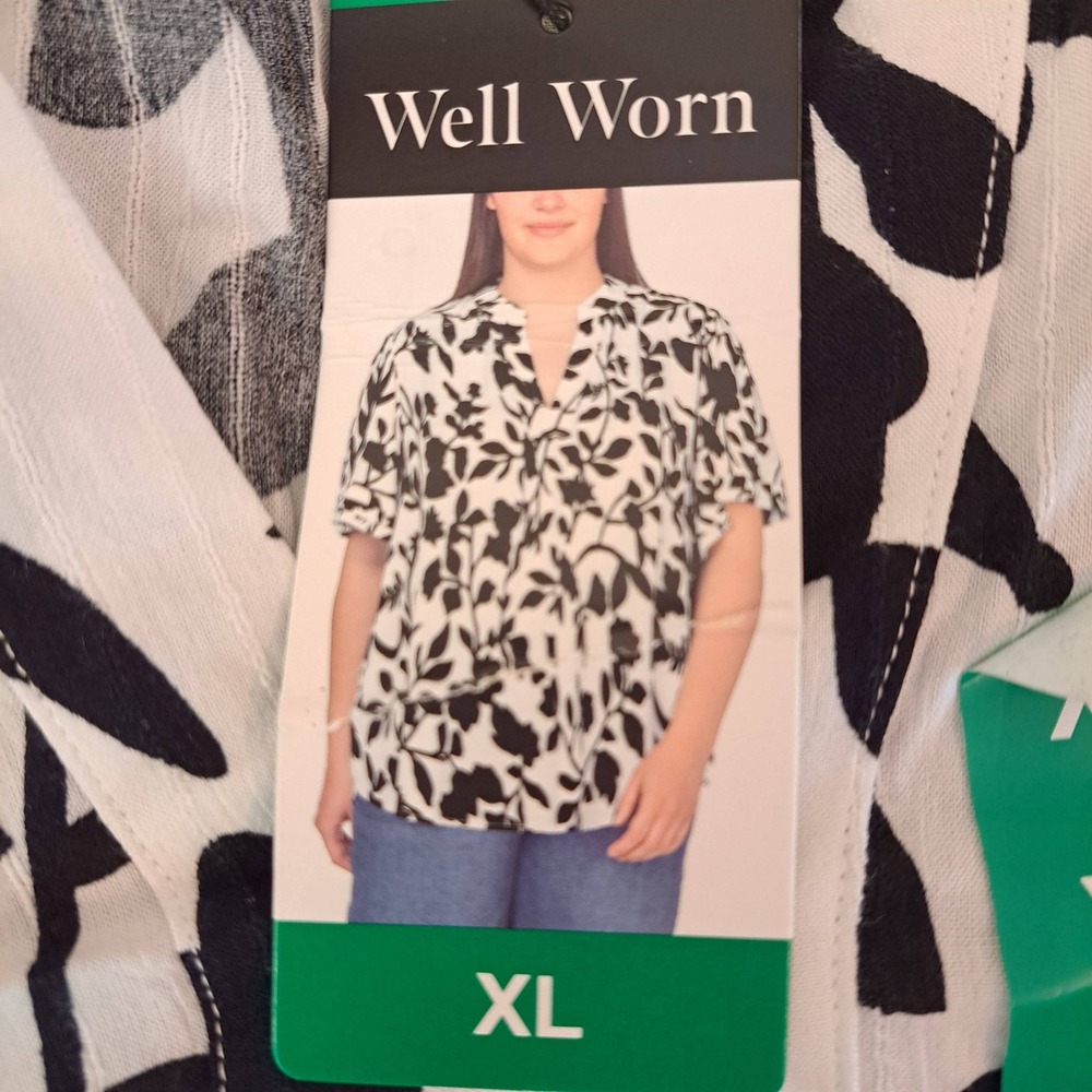 Womens Blouse by Well Worn XL Black White NWT Floral Split Neck Short Sleeve